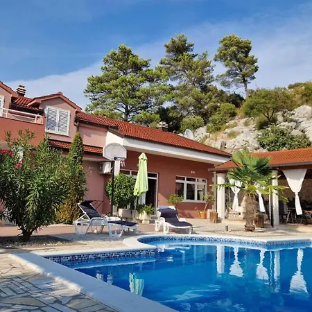 Ostojic By Guide Vila *