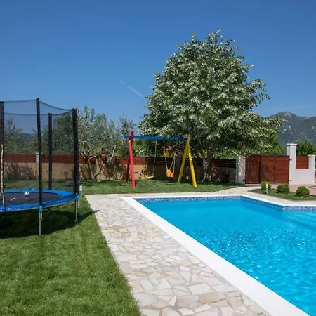 Ostojic By Guide * Peracko Blato