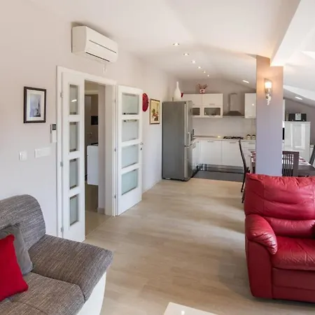 Ostojic By Guide Vila Peracko Blato